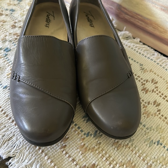 Trotters Women's Leather Moment Flat Dark Gray Women's Size 8 - Picture 9 of 9